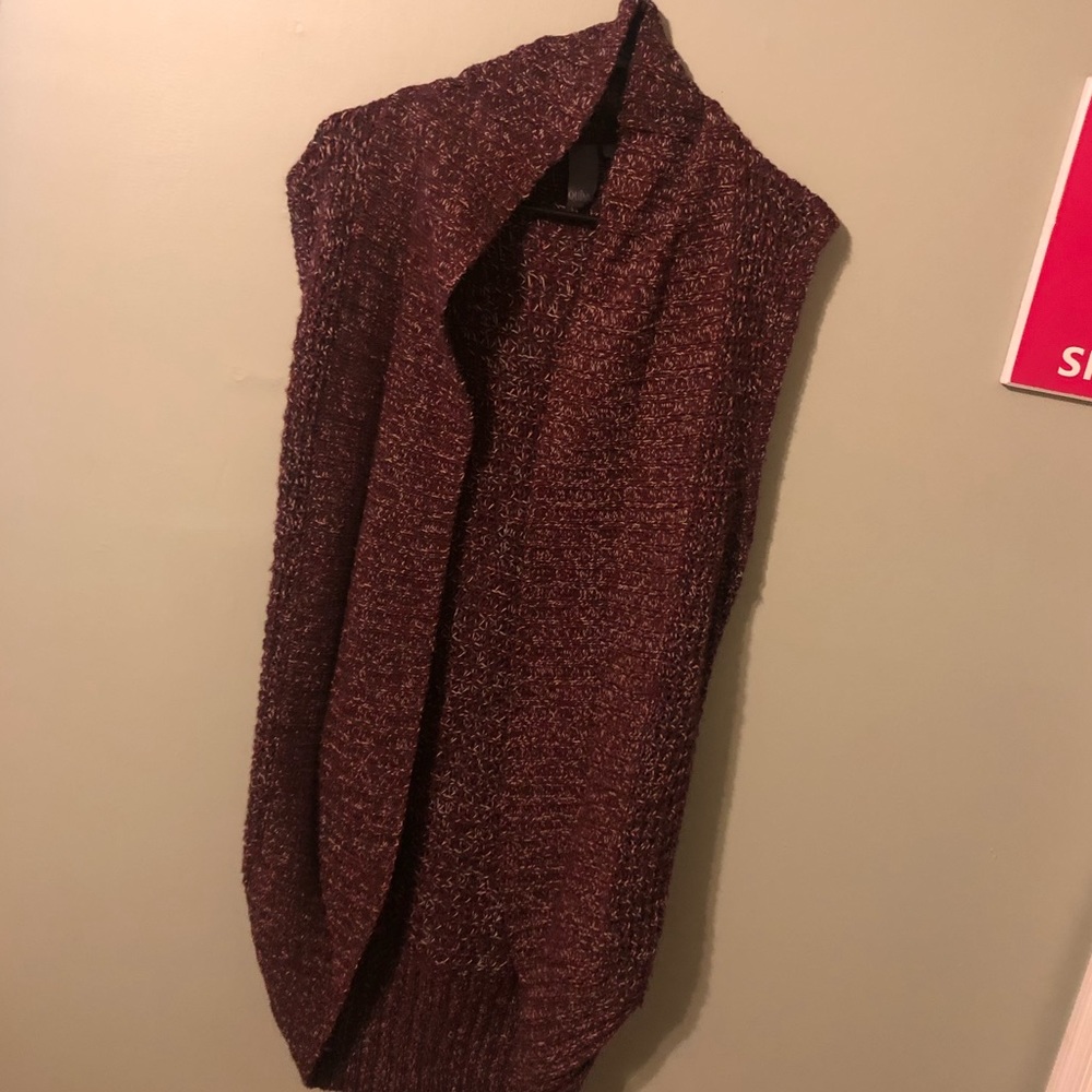 Super cute and flirty sweater!